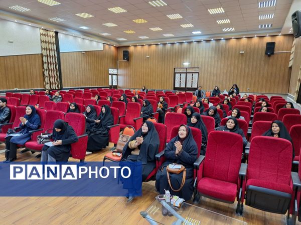 کارگاه آموزشی و توجیهی مربیان پیشتاز تربت حیدریه 