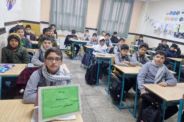 حضور پرشور دانش‌آموزان مدارس ناحیه 2 شهرری در جشن پیروزی مردم غزه 