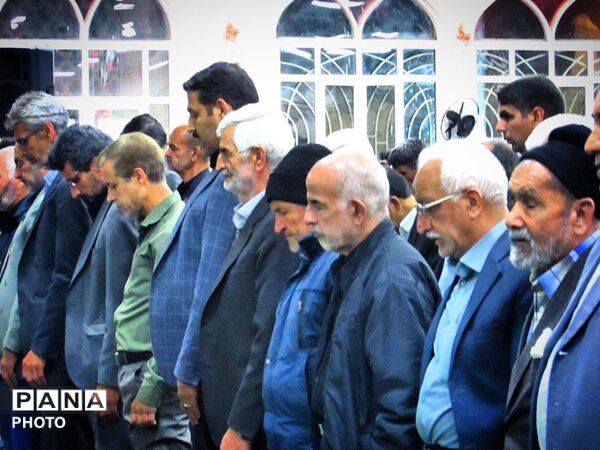 نماز جماعت همزمان با اربعین رهبر شهید انقلاب اسلامی