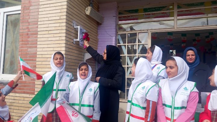 گلریزان مزار شهدا و نواختن زنگ انقلاب در دیواندره