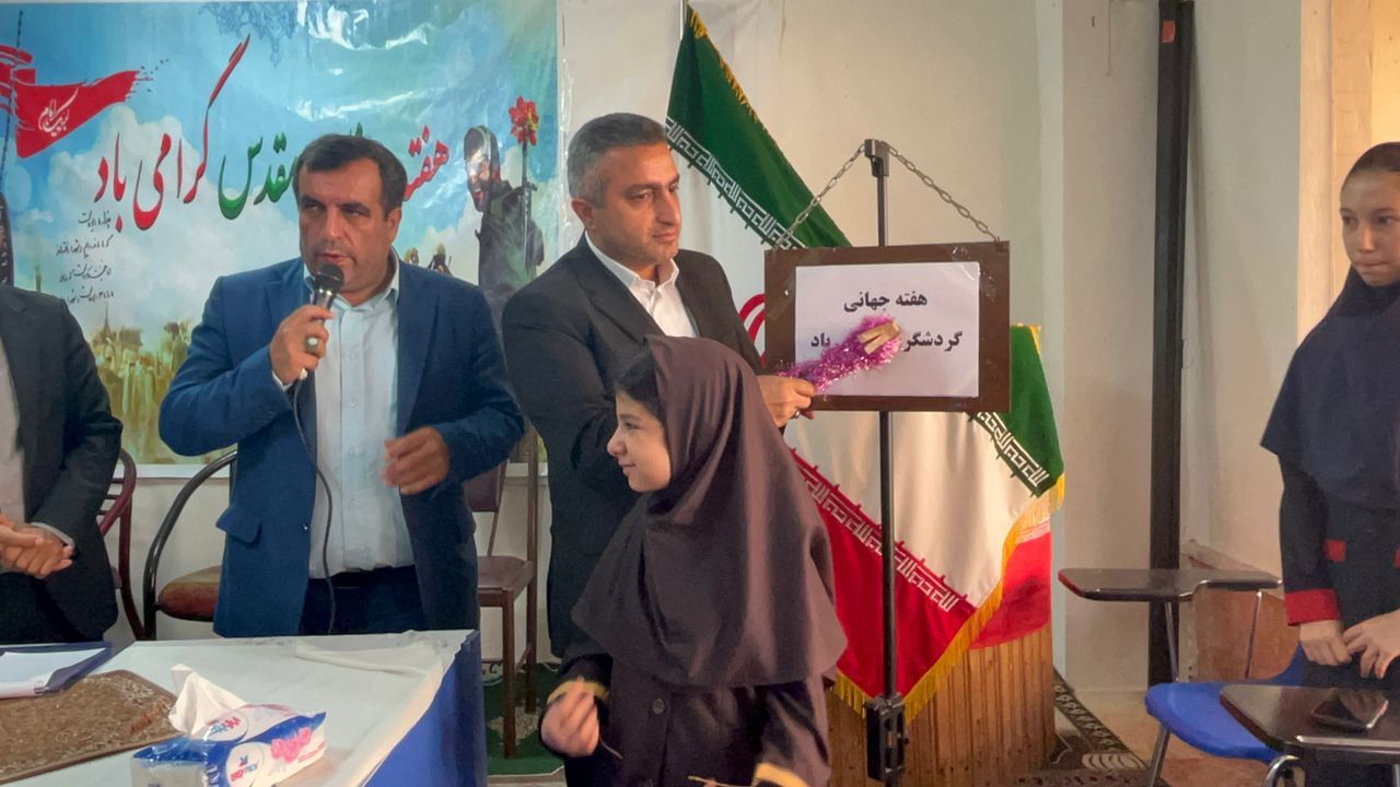 به صدا در آمدن زنگ هفته گردشگری در دبیرستان فاطیما
