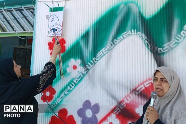  گرامیداشت هفته پدافند غیرعامل در دبستان مهران