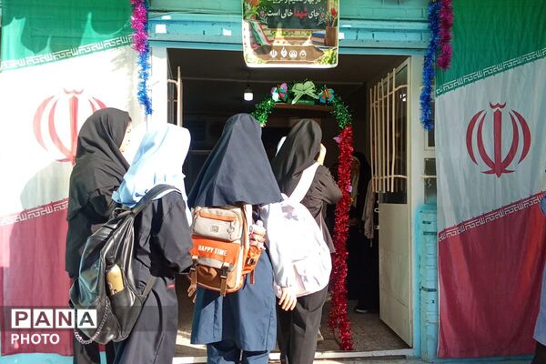 جشن مهر در دبیرستان ایثار و دبیرستان توحید یک شهر قدس