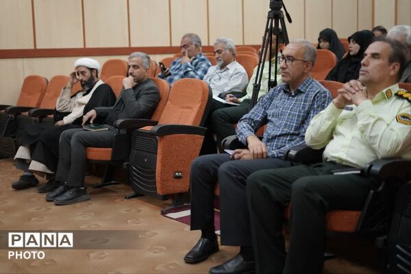 نشست کمیته رسانه و فضای مجازی مراسم تشییع رهبر شهید در قم