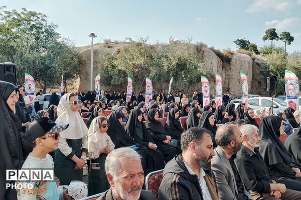 مراسم یادبود آموزگار دبستان نیلوفر رفیعی ناحیه دو شهرری با حضور پیشتازان سازمان دانش‌آموزی 