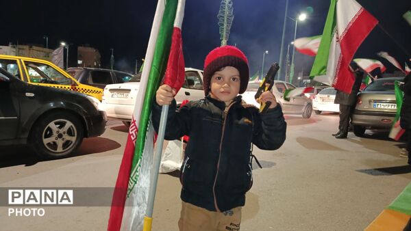 از کودک تا پیر، حضور هر ایرانی در دفاع از آرمان‌ها