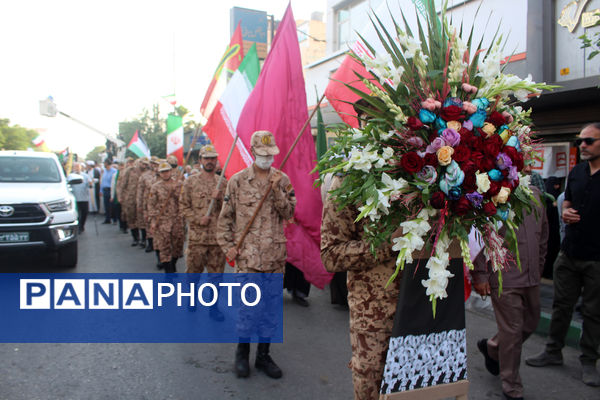 جلوه‌های حماسی از حضور نوجوانان قمی در مراسم تشییع شهدا 