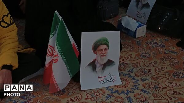 تجدید بیعت مردم بن با سومین رهبر انقلاب اسلامی در آیین گرامیداشت شهدای وطن