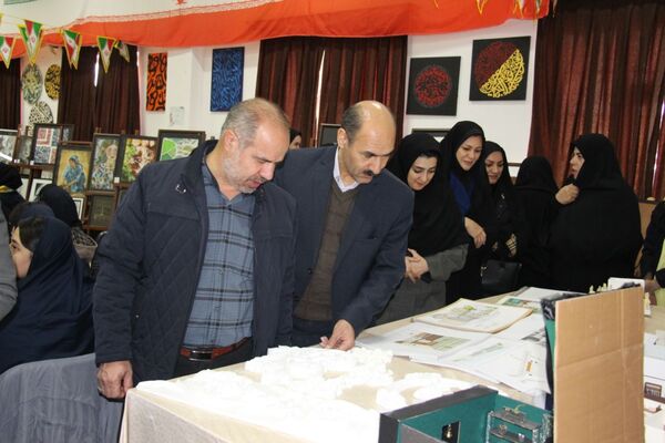 افتتاح نمایشگاه شکوفایی هنر و مهارت زنان و دختران هنرستان استاد شهریار 