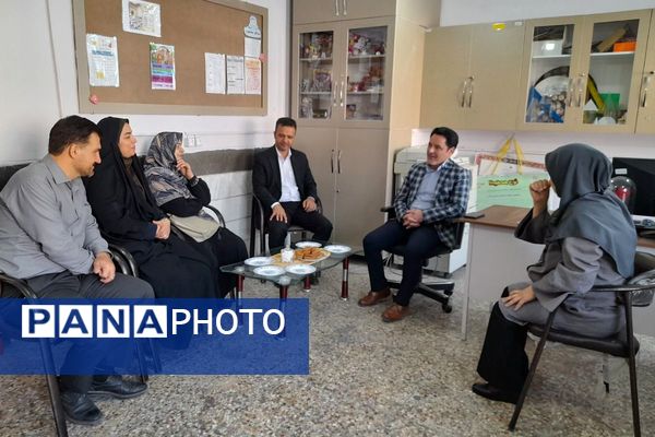 حضور پزشکان خیریه امام حسن عسگری برای غربالگری دانش آموزان دبستان میرشفیعی ها امری جهادی