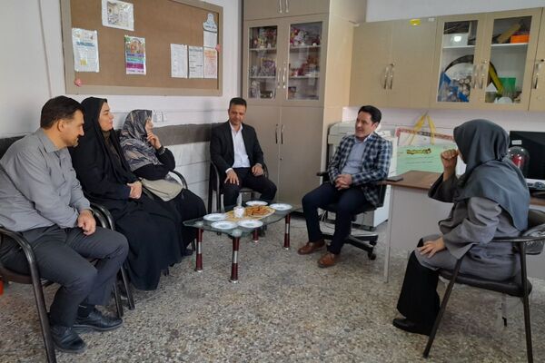 حضور پزشکان خیریه امام حسن عسگری برای غربالگری دانش آموزان دبستان میرشفیعی ها امری جهادی