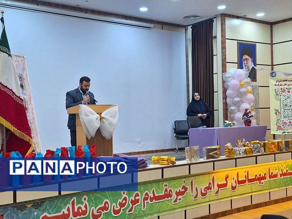 گرامیداشت معلمان و فارغ‌التحصیلان در دبیرستان شهید بابایی