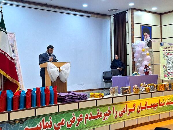 گرامیداشت معلمان و فارغ‌التحصیلان در دبیرستان شهید بابایی