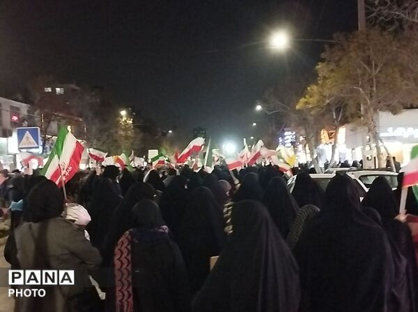 حضور مردمان محله های مختلف در چهارراه برق مشهد