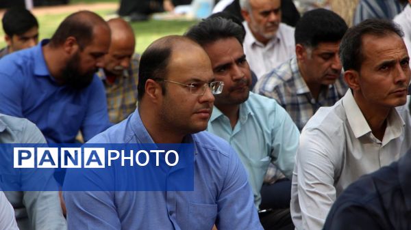 طنین دعای عرفه در پارک کوهستان یزد