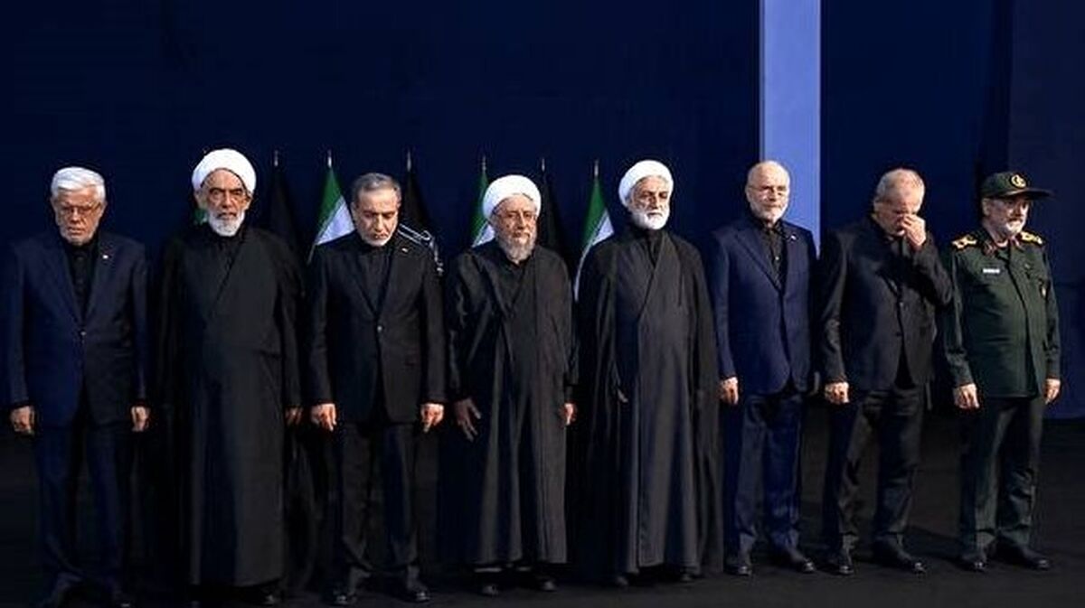 ادای احترام سران قوا و مسئولان ارشد کشور به پیکر امام شهید
