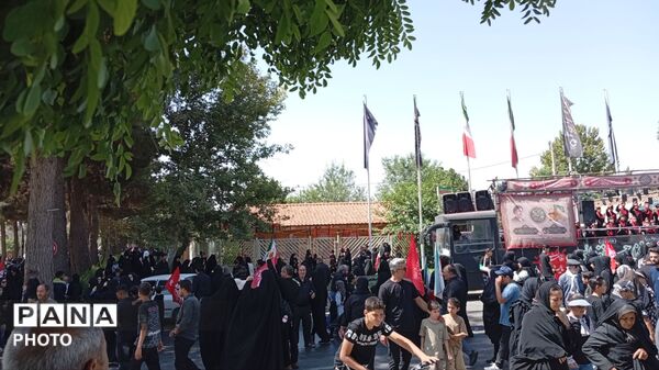 زائرانِ نرسیده به حریم؛ خروشِ اربعینی‌ها در قلبِ نیشابور