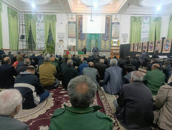  مراسم وداع با پیکر شهید جواد حسن زاده در مسجد امام علی(ع)