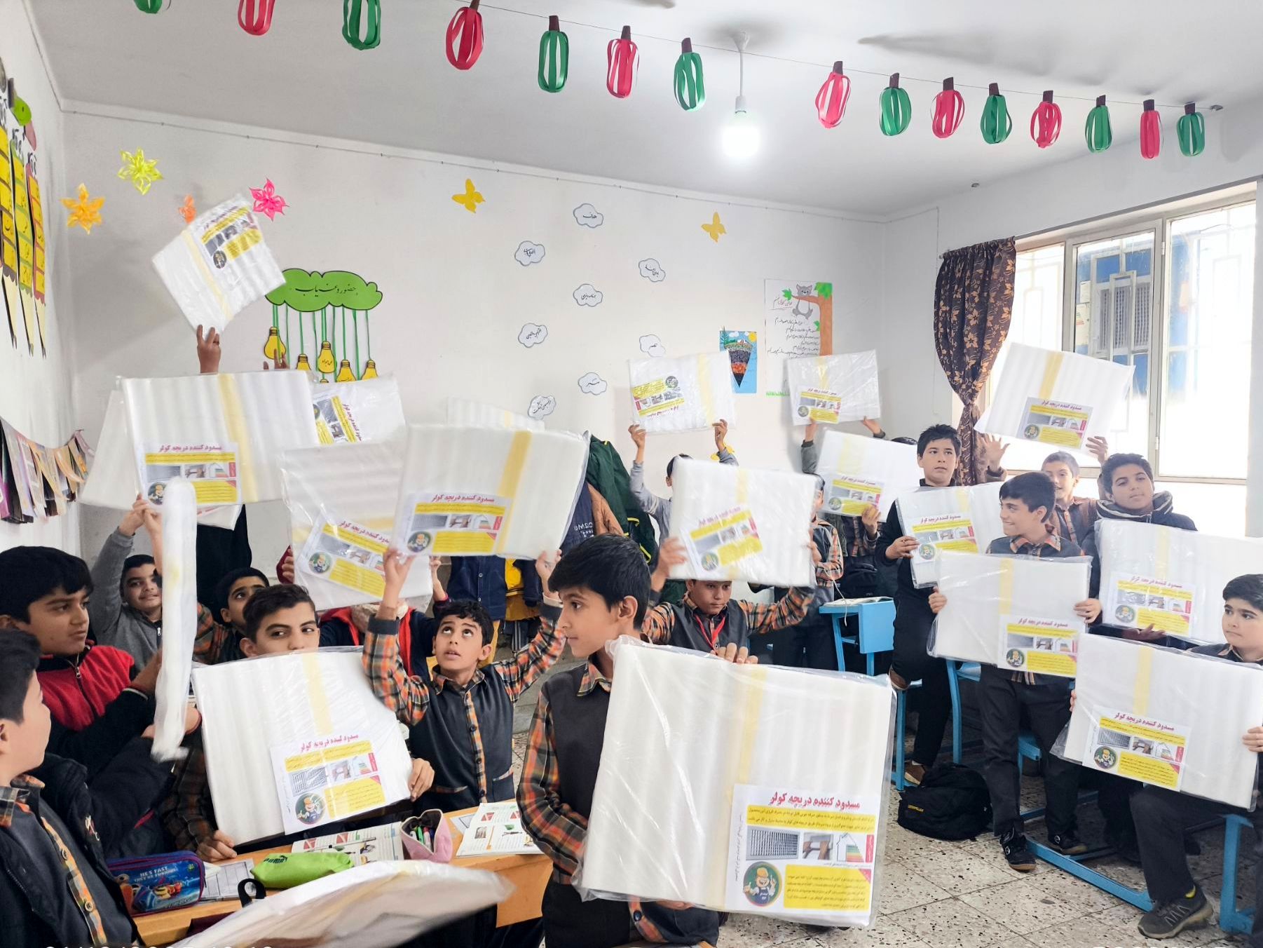 توزیع درپوش استاندارد دریچه کولر در دبستان شهید پسندیده فدافن 