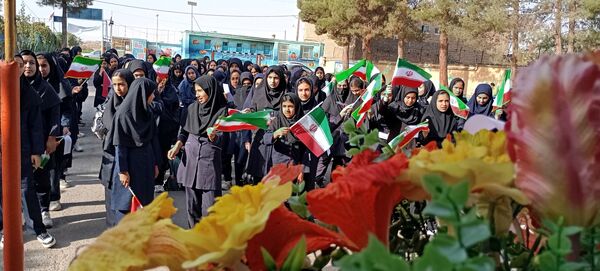 آغاز سال تحصیلی جدید و گرامیداشت هفته دفاع مقدس در دبیرستان شهید مجید دهنوی نیشابور