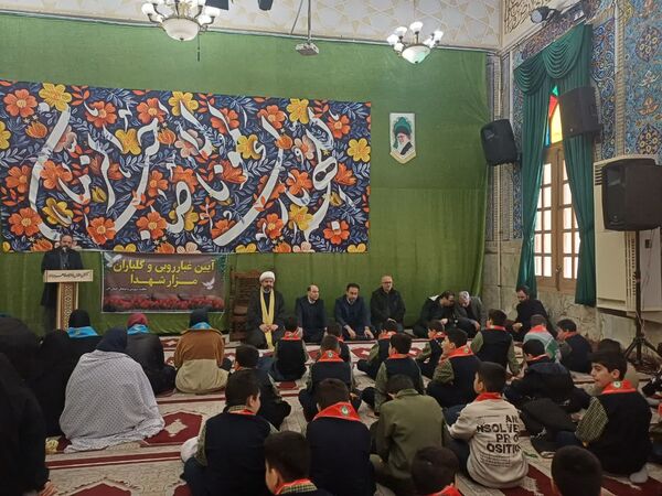 غبارروبی مزار شهدا در امام زاده طاهر(ع) کرج  