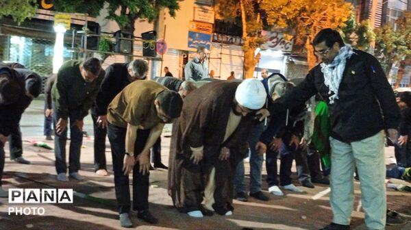 خواندن نماز استغاثه در تجمعات شبانه ملایر