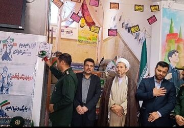 آغاز سال تحصیلی در مدرسه ریحانه‌النبی با یاد شهدای دانش‌آموز میناب