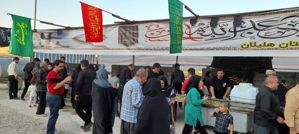 پذیرایی از زائران اربعین حسینی در مواکب پل سیمره ورودی شهرستان هلیلان 