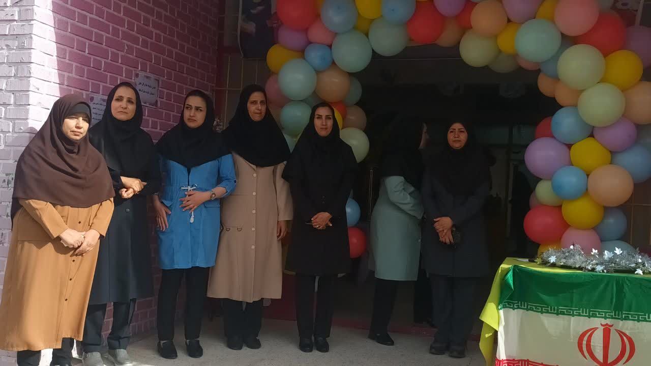 شکوفایی غنچه‌های مهر،خزان را به دست فراموشی می‌سپارد