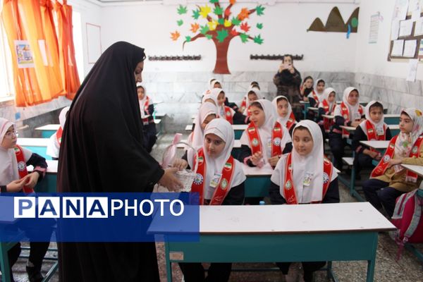  افتتاحیه‌ پایگاه تابستانی و برگزاری طرح حامی در مدرسه هدی ۱