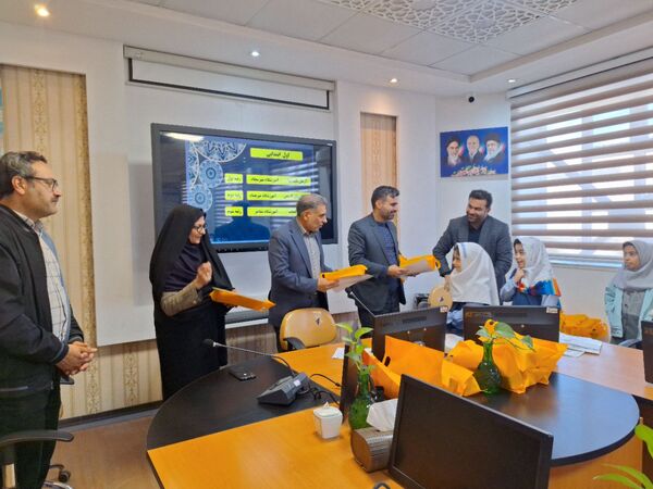 آیین تجلیل از برگزیدگان جشنواره کتابنوش