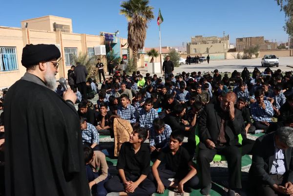 حضور معنوی امام‌جمعه بافق در مراسم سوگواری دبیرستان مناجات