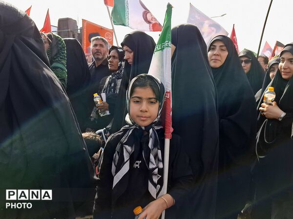 وداع پرشور نوجوانان با آقای شهید ایران 
