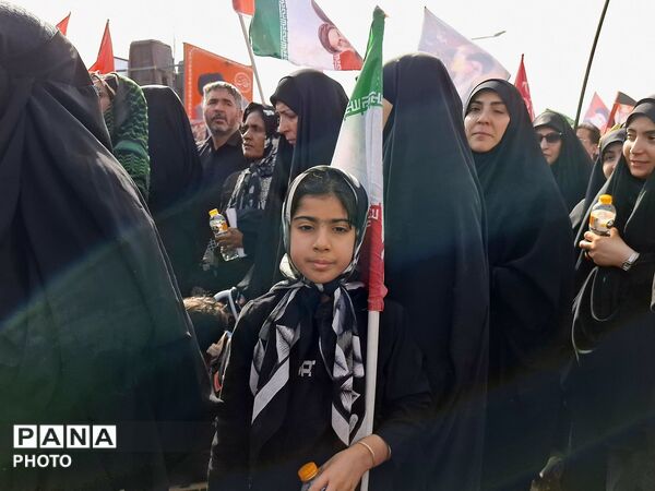 وداع پرشور نوجوانان با آقای شهید ایران 