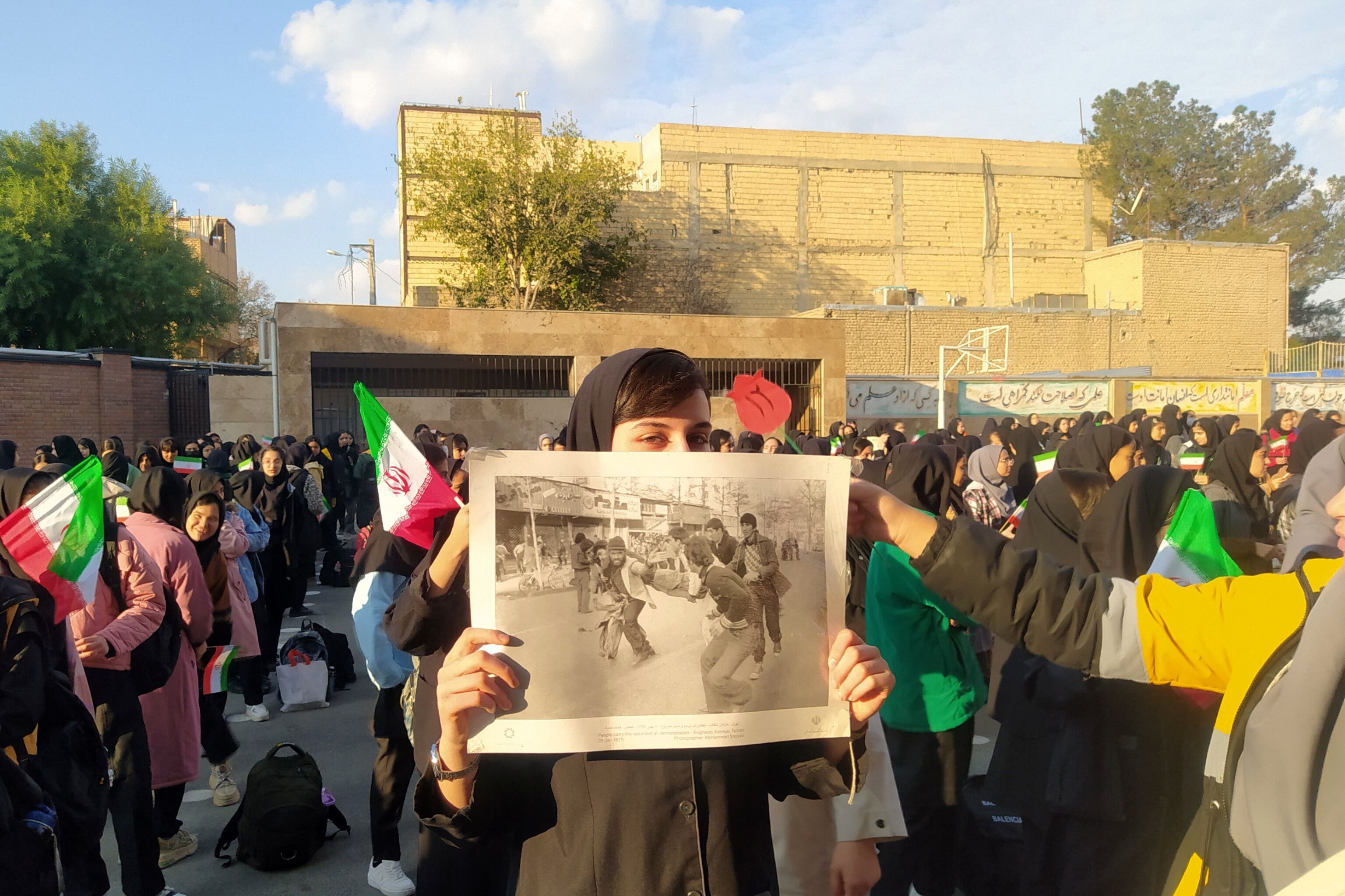 شن ۲۲ بهمن در دبیرستان شهیدان اسماعیلی‌منش