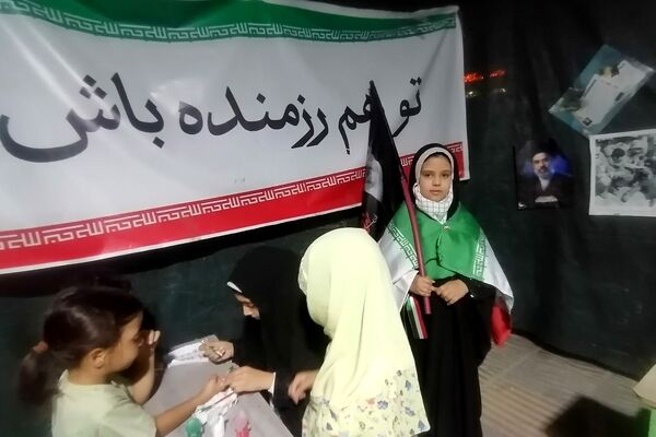 حضوردانش آموزان در موکب سازمان دانش آموزی در هشتاد و هفتمین شب تجمعات