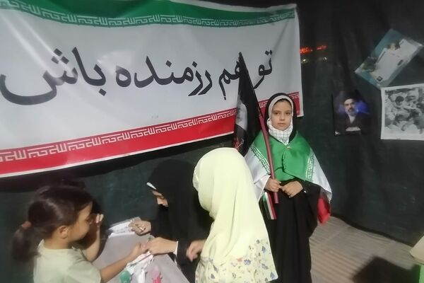 حضوردانش آموزان در موکب سازمان دانش آموزی در هشتاد و هفتمین شب تجمعات