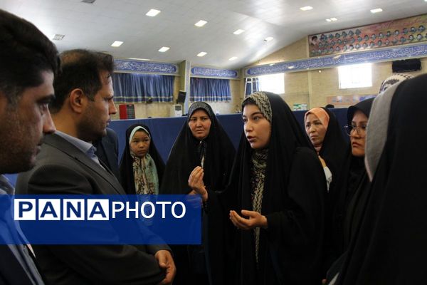 حضور پرشور فرهنگیان و دانش آموزان در نماز جمعه صفادشت ملارد 