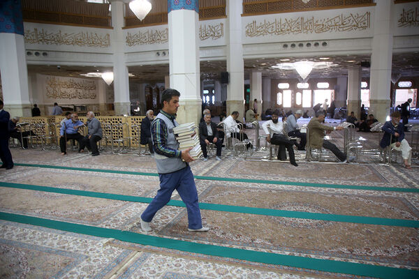 خدمت‌رسانی 35 خادمیار نوجوان در حرم حضرت معصومه(س)