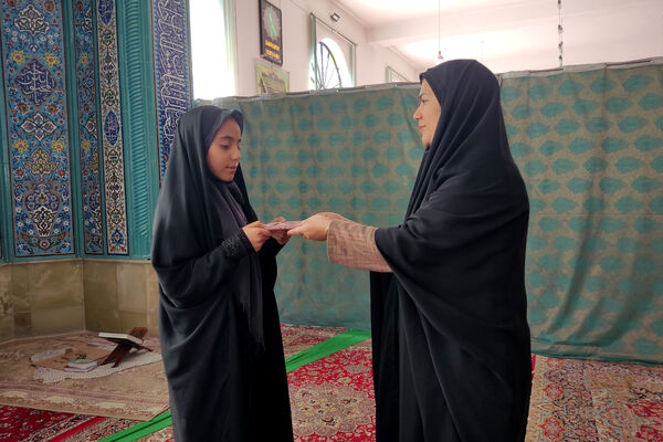 اعتکاف دختران دانش‌آموز شهر سورمق