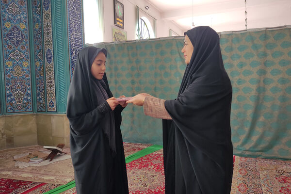 اعتکاف دختران دانش‌آموز شهر سورمق
