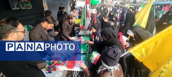 حماسه حضور فرهنگیان و دانش‌آموزان منطقه ۵ در راهپیمایی ۲۲ بهمن