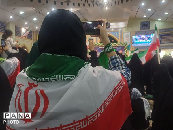 تجدید بیعت دختران وطن با آرمان‌های انقلاب در حسینیه امام