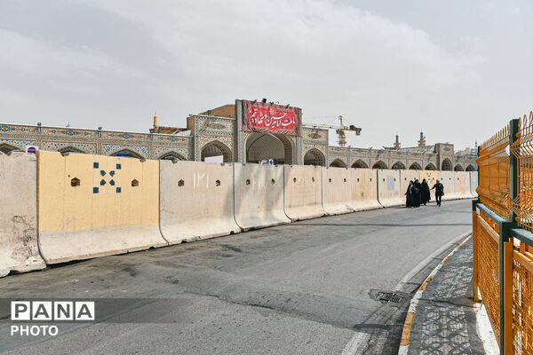 آماده‌سازی حرم مطهر رضوی در آستانه تشییع رهبر شهید انقلاب