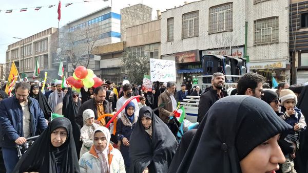 شکوه حضور نوجوانان در راهپیمایی 22 بهمن مردم قم