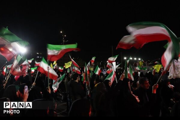  تقدیر از نخبگان آینده‌ساز اسلامشهر، در حاشیه تجمعات شبانه