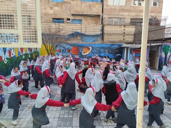برگزاری جشن چهارشنبه سوری ایمن  در دبستان سارا شهرستان ملارد 