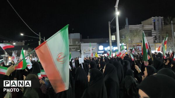 زنان و دختران سرخسی در صف اول دفاع از رهبری و ارزش‌ها