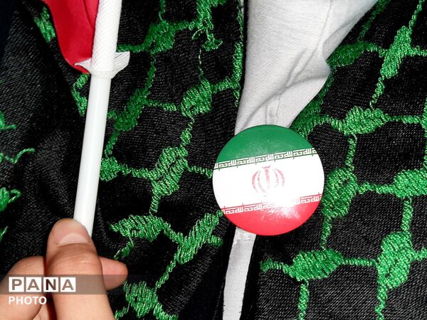 نمایش وفاداری گالیکشی‌ها در سی‌امین قرار