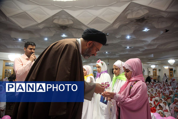 دختران، مهمان حضرت معصومه(س) شدند